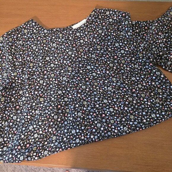 LOFT Black Ditsy Floral Blouse Flutter Sleeves Keyhole Button Back Closure Small - Picture 6 of 8